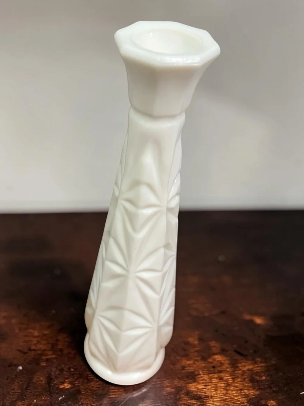 Vintage Hoosier Glass White Milk Glass 9 Inch Starburst Pattern MCM Bud Vase EUC